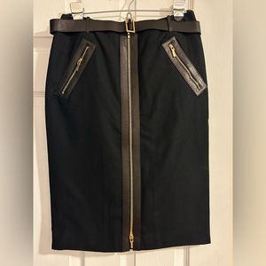 Gucci - black skirt with gold zipper and belt - size 42